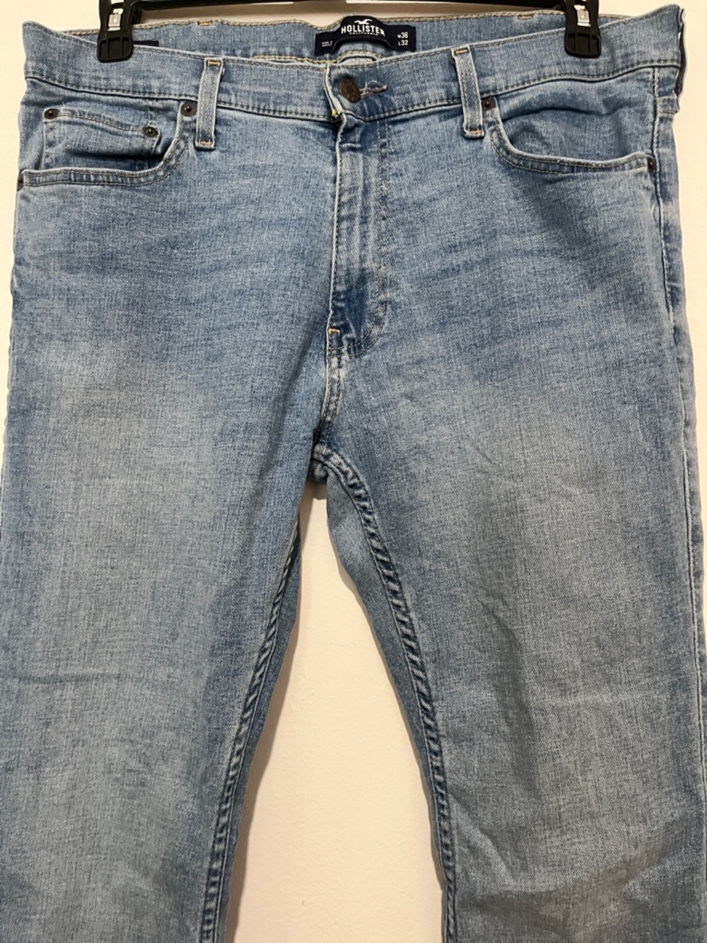 Hollister Men’s Light Wash Slim Straight Jeans